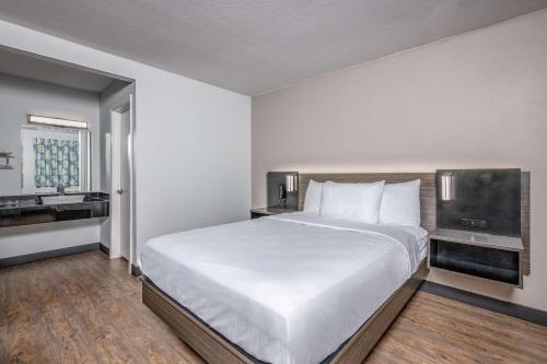 Motel 6-Euless, TX - Dallas Motel 6-Euless, TX - Dallas