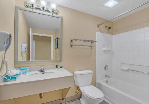 1BR with Two Queen Beds - Pool and Hot Tub Near Disney! - image 6