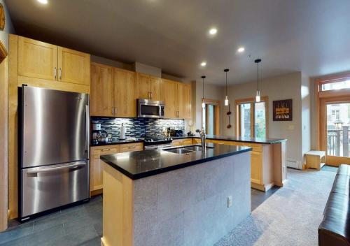 Lion Square Lodge Condos by MC Luxury Rentals - image 2
