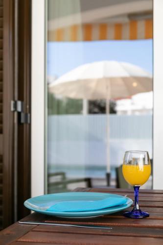 Modern Algarve Villa with Heated Pool and Beach Access