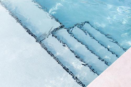 Modern Algarve Villa with Heated Pool and Beach Access