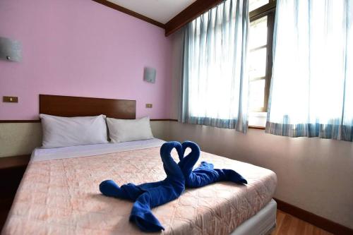 Standard Double Room image 10