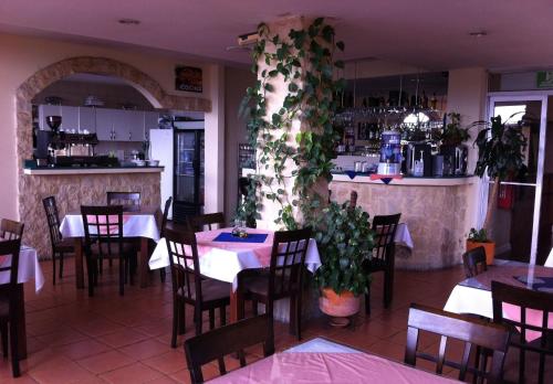 Restaurant, Hotel Novo in Merced