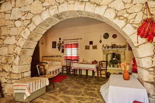 Arolithos Traditional Village Hotel