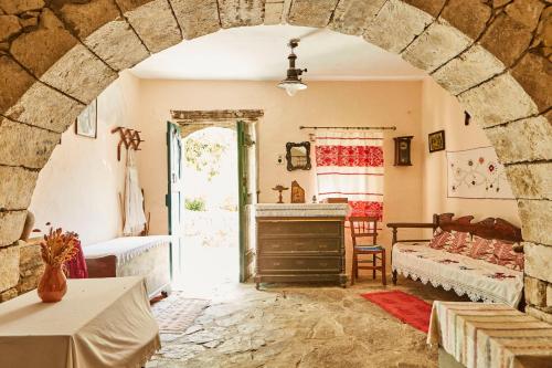 Arolithos Traditional Village Hotel