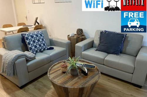 . CENTRAL CLOSE SHOPS CITY AIRPORT WIFI NETFLIX PARK