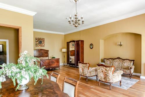 Taujėnų dvaro svečių namai Taujėnų dvaro svečių namai