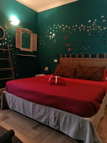 1 queen bed, 1 twin bed