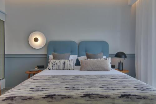 King Room with Pool View image 6