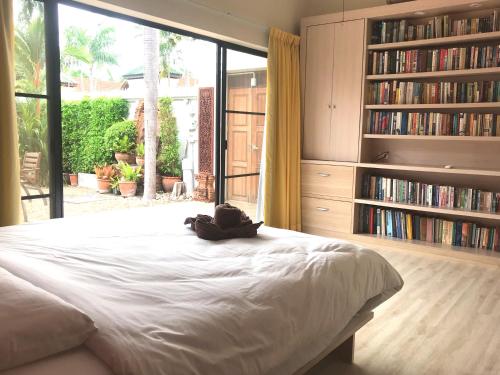 LUXURIOUS VIEW TALAY VILLA - PATTAYA HOLIDAY HOUSE