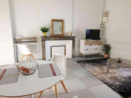. Joli T2 centre ville avec cour, climatisation et fibre