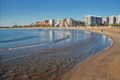  Playa a 250 metros. Apartamento recién reformado. in Puerto de Sagunto