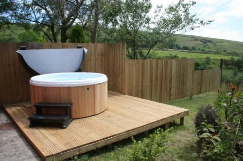 Picture of The Nook - Farm Park Stay With Hot Tub & Dome