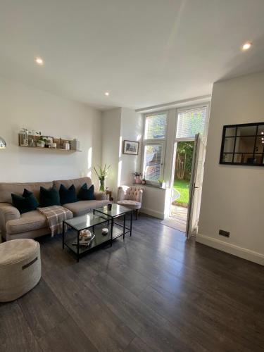 Hyndland Garden Flat 2 Double Bedroom West End