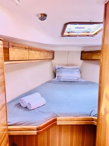3 bed Sailing Yacht in the heart of Puerto Banus