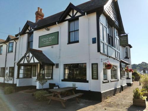 The Kings Arms Otterton - Accommodation - Budleigh Salterton