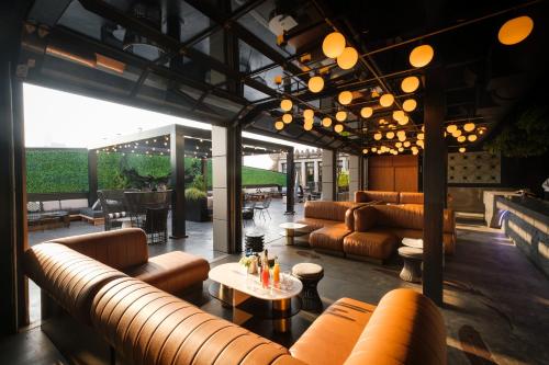319207854 Kimpton Hotel Monaco Philadelphia by IHG