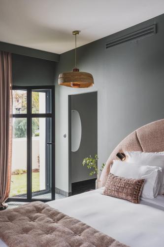 319215535 Le Garage Biarritz Hôtel