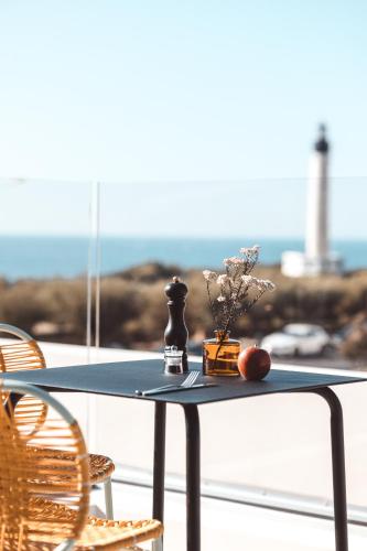 319217832 Le Garage Biarritz Hôtel