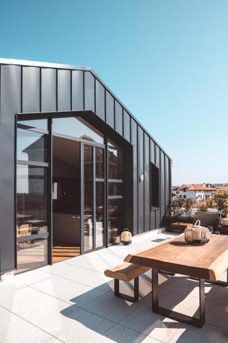 319218879 Le Garage Biarritz Hôtel