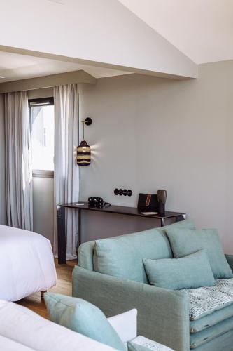 319222268 Le Garage Biarritz Hôtel