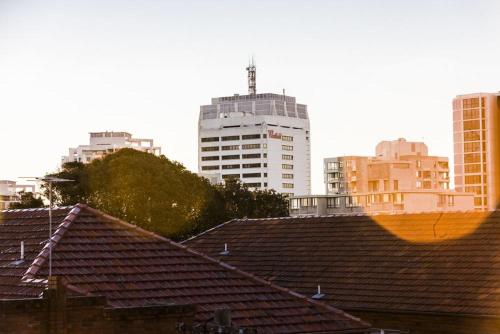 2 Bdrm Art Deco Apt, Stroll To Bondi Junction