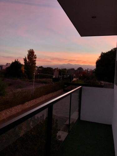 ระเบียง/ชานเรือน, Departamento moderno y con excepcional vista a la montaña (Departamento moderno y con excepcional vista a la montana) in บียานวยบา