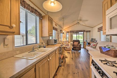 Relaxing Abode in Show Low Quiet, 55 and Community!