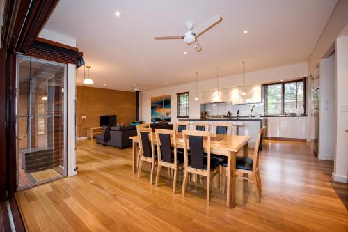 Lone Pine Cottage Located in Margaret River, Lone Pine Cottage is a perfect starting point from which to explore Margaret River Wine Region. Offering a variety of facilities and services, the hotel provides all you nee