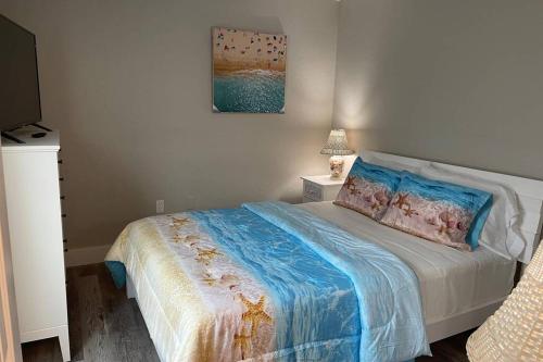 Siesta Key Village-Suite #4: A block to the Beach! thumb 3