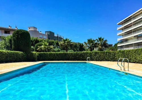 Grand appartement pour 6 pers dans une résidence de standing avec piscine à 2 pas de la plage et du centre ville - Location saisonnière - Cavalaire-sur-Mer