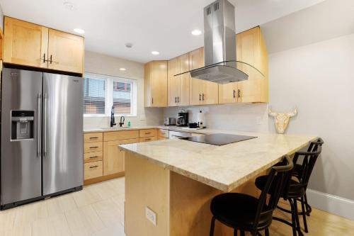 Charming 2 BDR Condo Walk to Main St Hot Tub - image 5