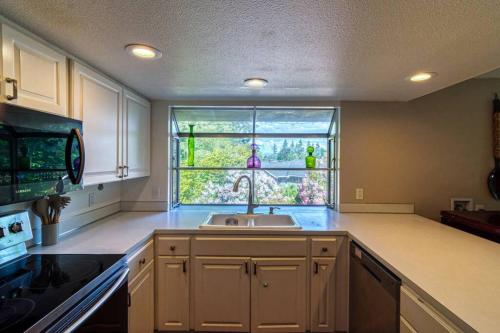 SUNSHINE VILLA: UL duplex, Convenient location