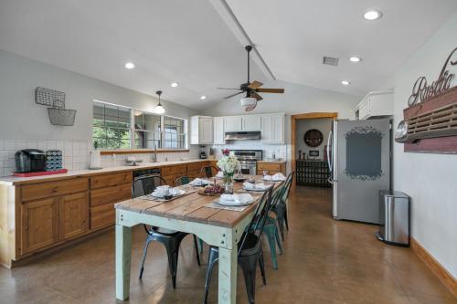 New Stunning Ranch on 33 Acres with HotTubs and FirePit - main image