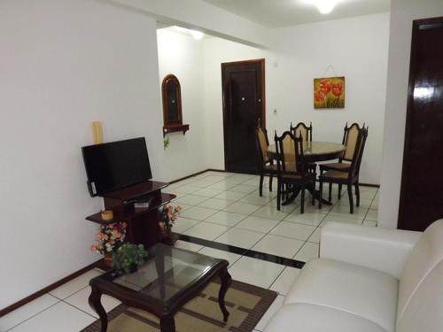 1005 APARTAMENTO BOMBAS 50m da Avenida