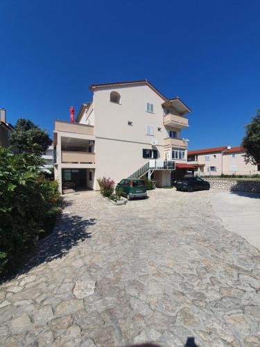 Apartments Arbis