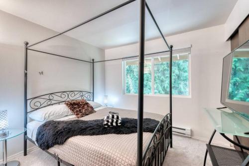 CENTRAL VILLA: Tempur-pedic mattress, convenient