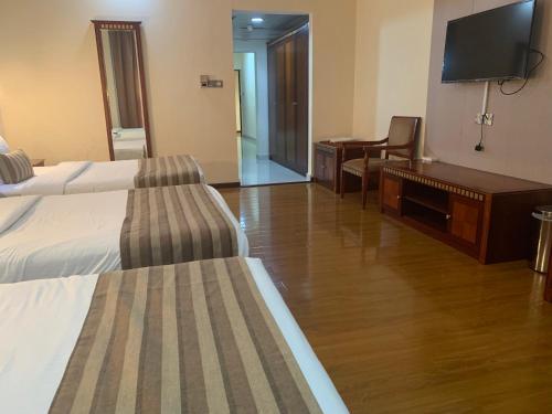 Hamdan Plaza Hotel Room Type - Deluxe Triple Room