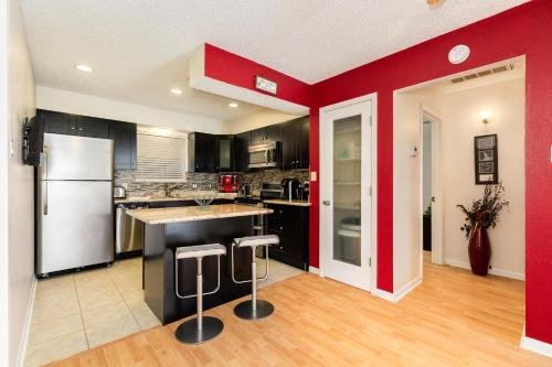 Wait N Sea - Chill Grill and RELAX! Fully Fenced Yard! - image 11