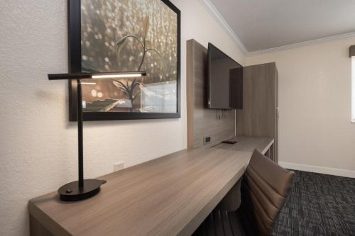 SureStay Plus Hotel by Best Western Hayward