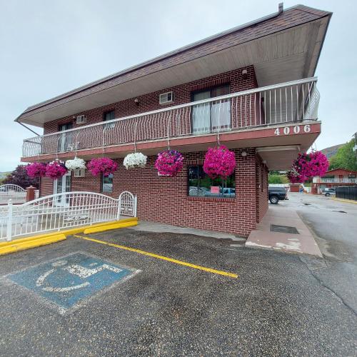 Canadas Best Value Inn & Suites-Vernon