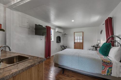 Stunning Cabin with Hill Country Views - main image