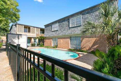 New! Modern Apartment Just 3min Away from Porretto Beach! - main image