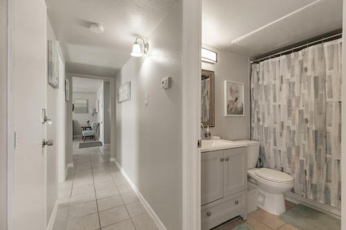 New! Modern Apartment Just 3min Away from Porretto Beach! - image 10