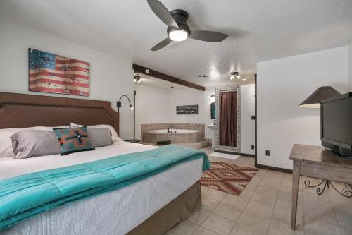 New Luxury Casita with HotTub and FirePit and CountryViews - image 3