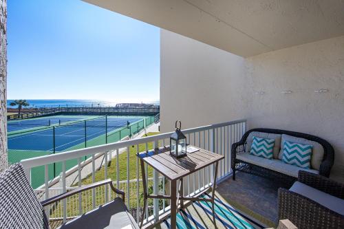 Holiday Surf & Racquet Club 207