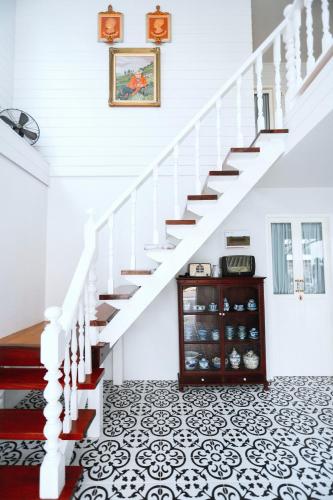 Entrance, Chertel Poshtel near The National Naval Commerce Museum