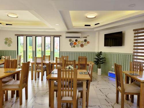 Restaurant, Casaroyal Hotel powered by Cocotel in Sapalibutad