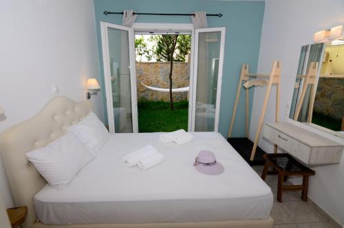 Deluxe One-Bedroom Apartment image 10
