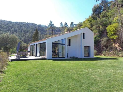 VILLA CONTEMPORAINE VUE PANORAMIQUE & MER PISCINE CHAUFFEE gîte à louer L'Église